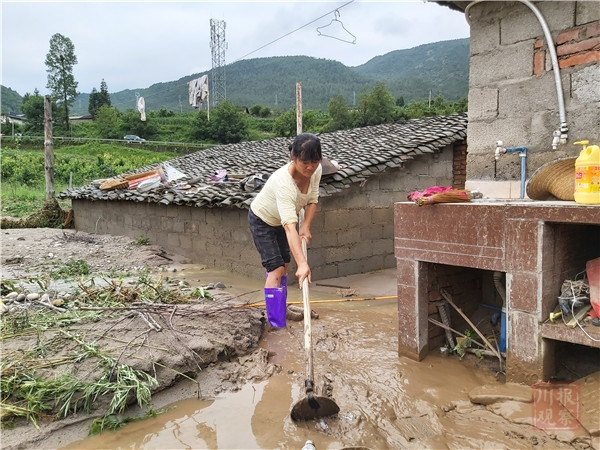 關注冕寧特大暴雨救援力量進入核心災區受災群眾積極自救